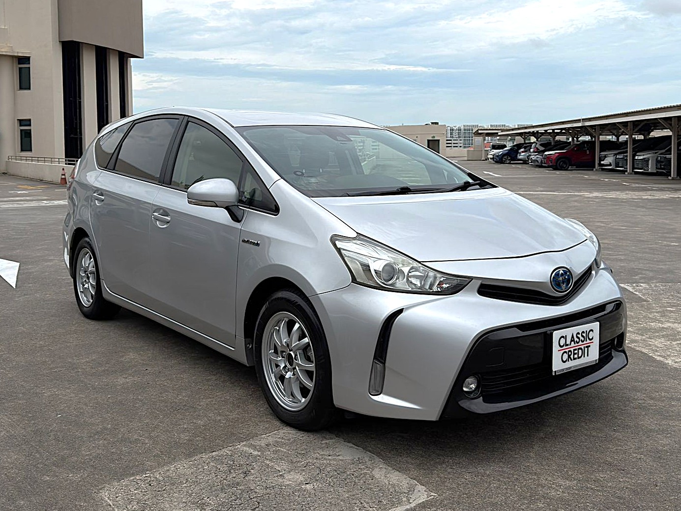 Toyota Prius Alpha Hybrid 1.8A S